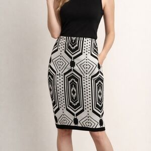 CLÉO BLACK AND WHITE GEOMETRIC KNIT PATTERN SKIRT SIZE MEDIUM